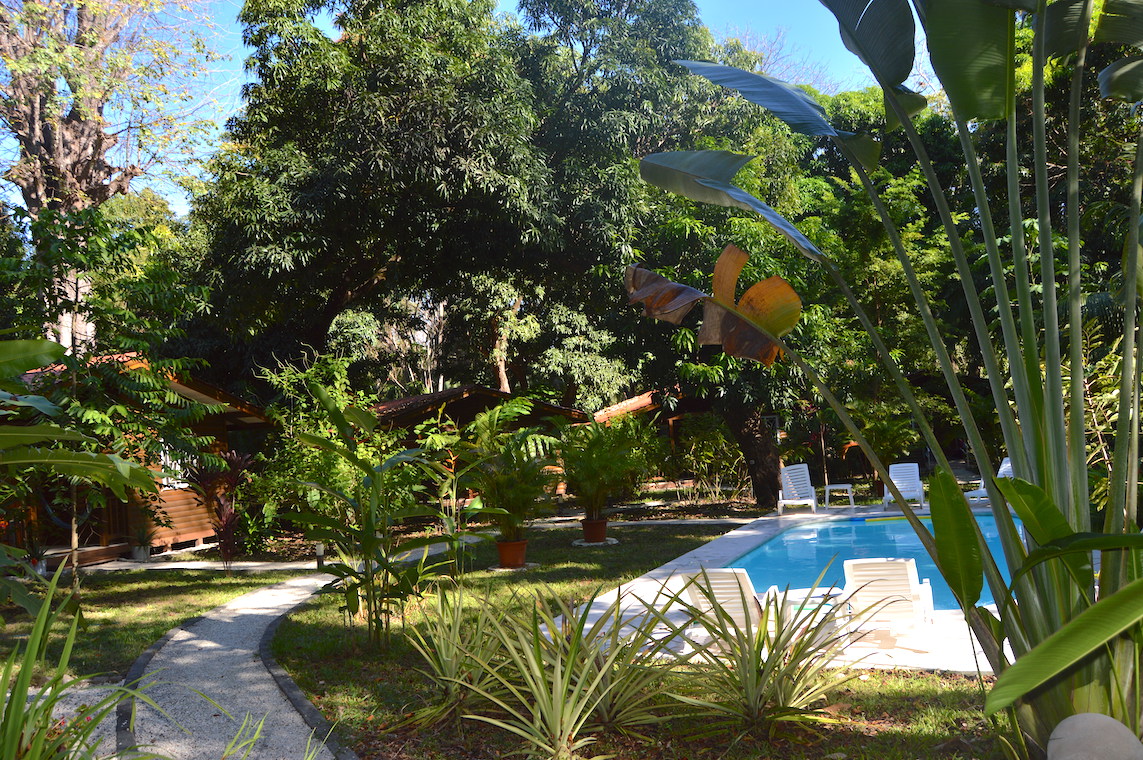 Hotel 200m from the beach, 5 bungalows, pool, Los Cedros / Cabuya