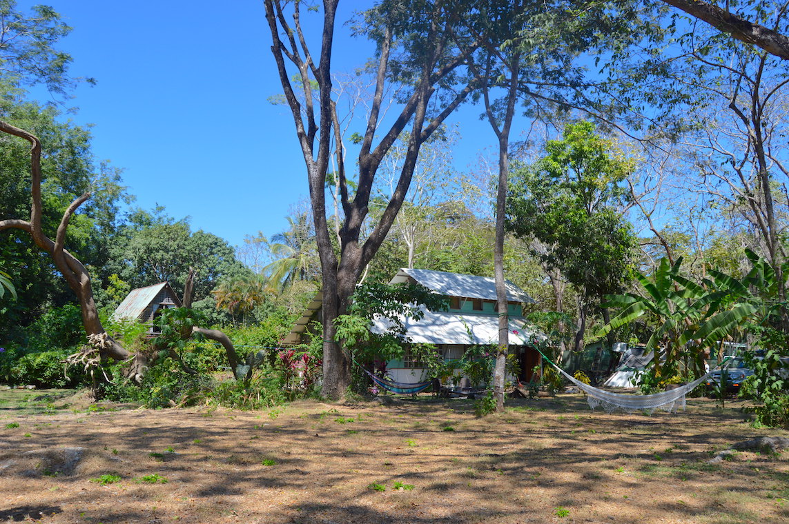 Beautiful 5480m² Property, Rustic House with 3 Bedrooms, Lots of Nature, 2min from the beach
