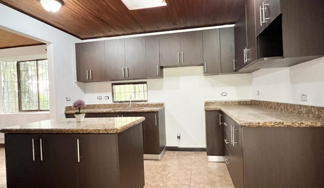 WhatsApp Image 2024-06-11 at 09.50.45 (1)