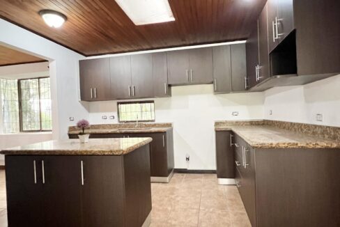 WhatsApp Image 2024-06-11 at 09.50.45 (1)